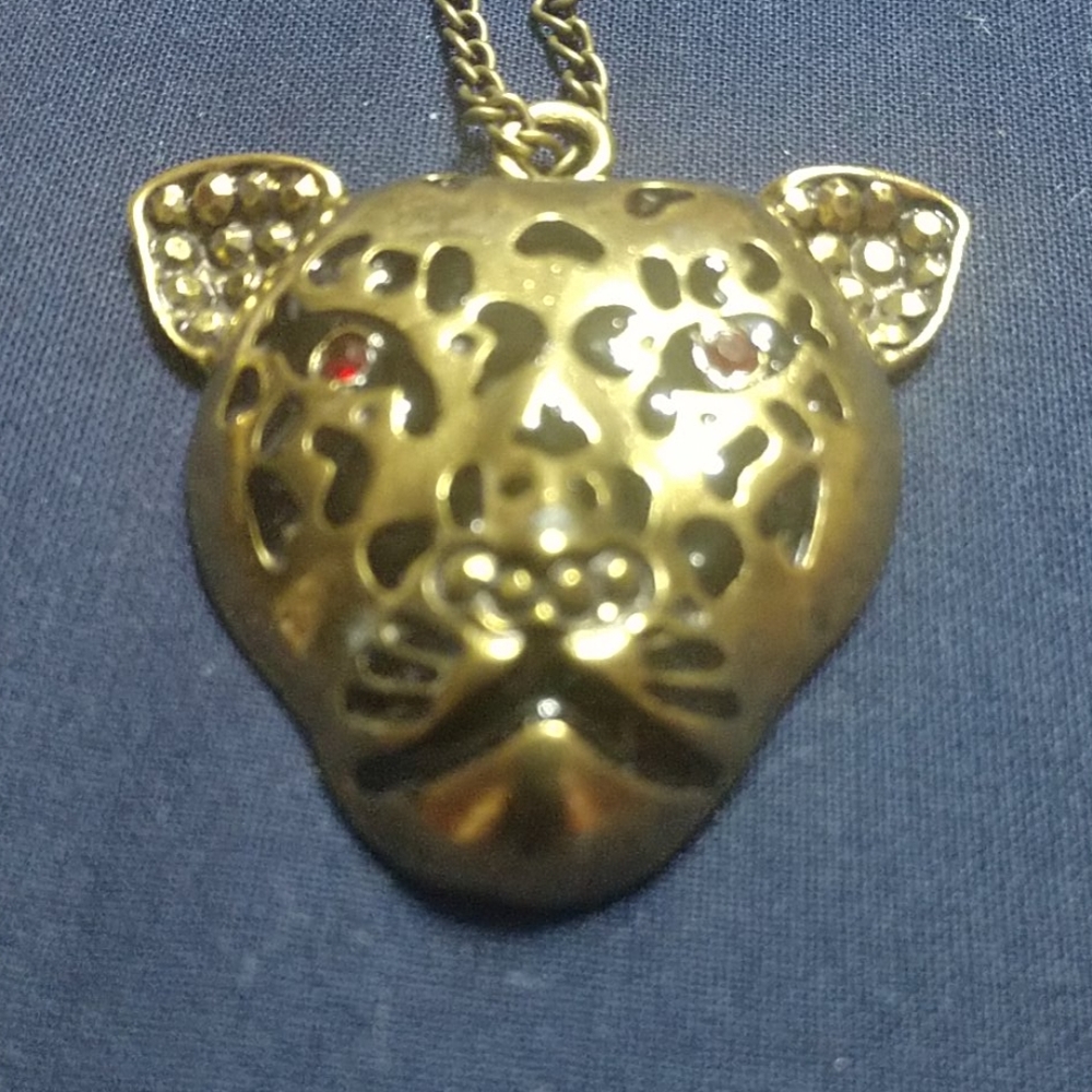 🌲. 4 FOR $20. Necklace, 2 Pair Earrings & 2 Bracelets Animal Print - Picture 2 of 6